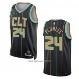 Camiseta Charlotte Hornets Mason Plumlee NO 24 Ciudad 2022-23 Negro