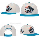 Gorra Detroit Pistons Mitchell & Ness Crema