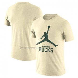 Camiseta Manga Corta Milwaukee Bucks Essential Jumpman Crema