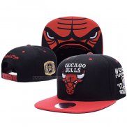 Gorra Chicago Bulls Adjustable Mitchell & Ness Negro Rojo